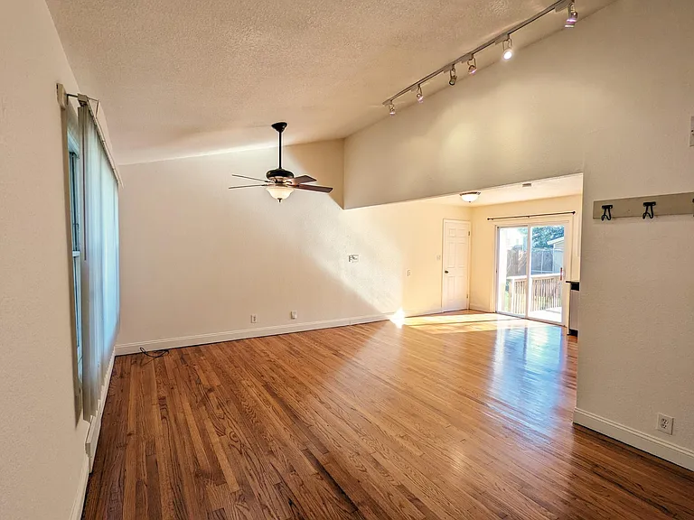 7223 Beverly St — Photo 20