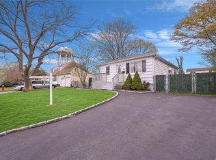 119 Floyd St, Brentwood, NY 11717