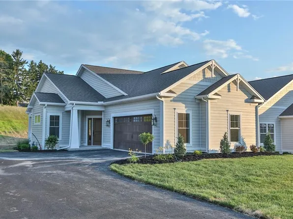 50 Skylight Trl, Pittsford, NY 14534