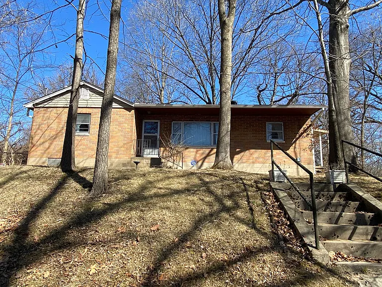 371 Adrian Dr — Photo 1