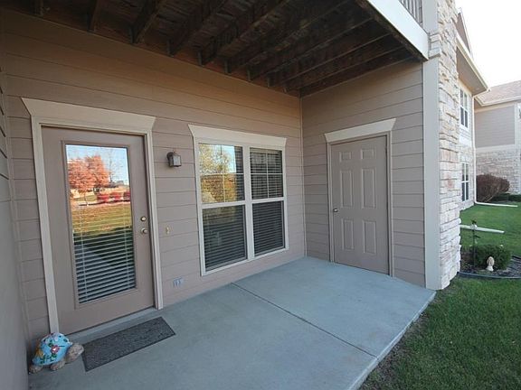 2nd image of 2702 NE Oak Dr Unit 7