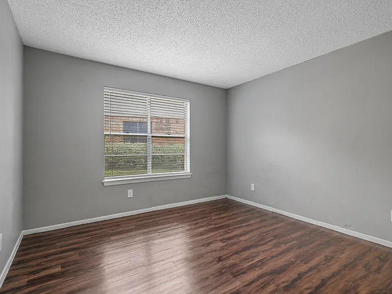 Cedar Point Apartments — Photo 11