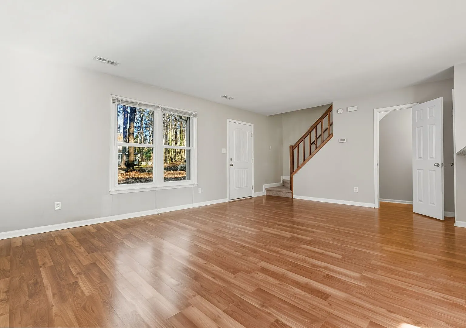 2be /1.5ba Duplex Near Downtown Cary — Photo 2