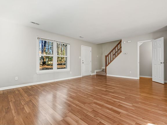 3rd image of 730 Branniff Dr