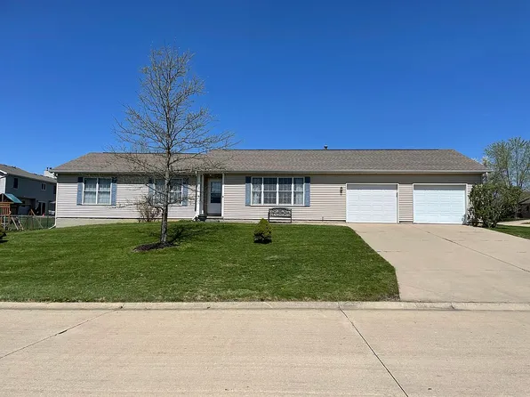 1001 Stuart Dr, Heyworth, IL 61745