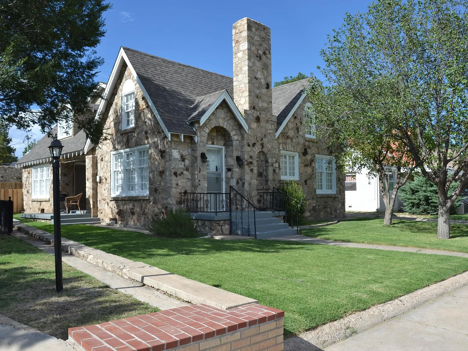 13 Riverside Drive — Photo 2