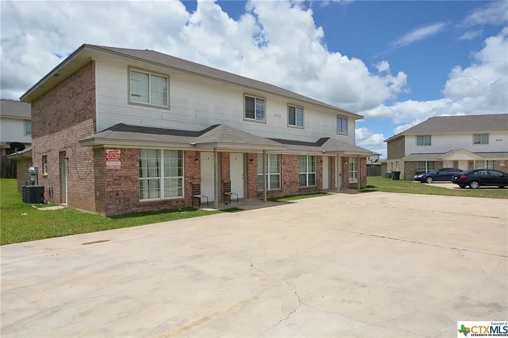 4002 Doraine Ct — Photo 2