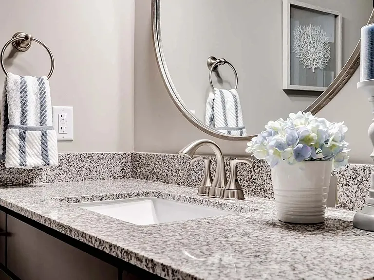 Circle Pines, MN Lexington Lofts | Layna | Bathroom