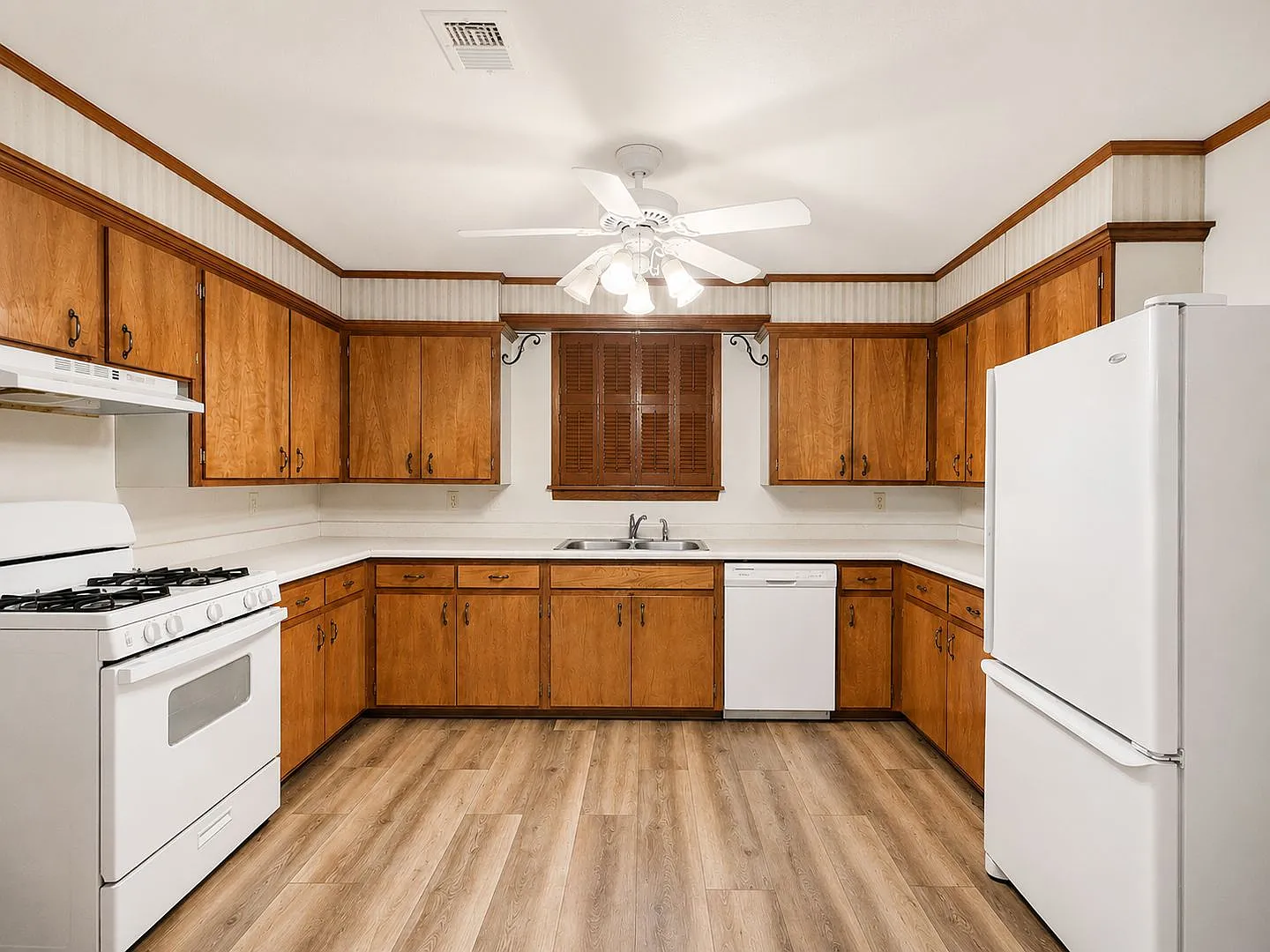 3 Bedroom House with Bonus Room Off Perkins Near Bluebonnet — Photo 3