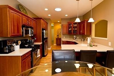 Gourmet Kitchen W/Cherry Cabinets