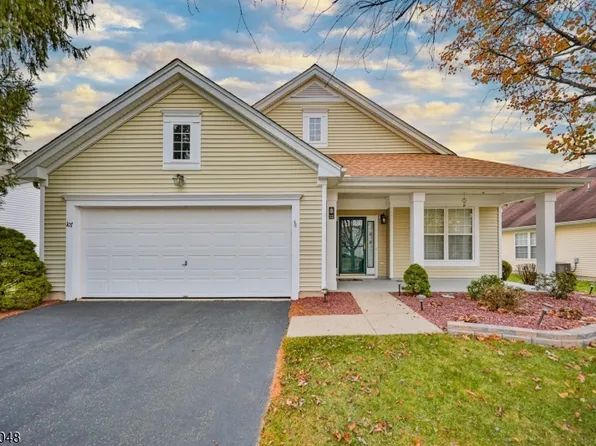 107 Kensington Cir, White Twp., NJ 07823