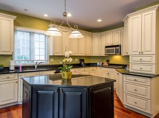 3719 Saint Germain Pl, Saint Charles, IL 60175