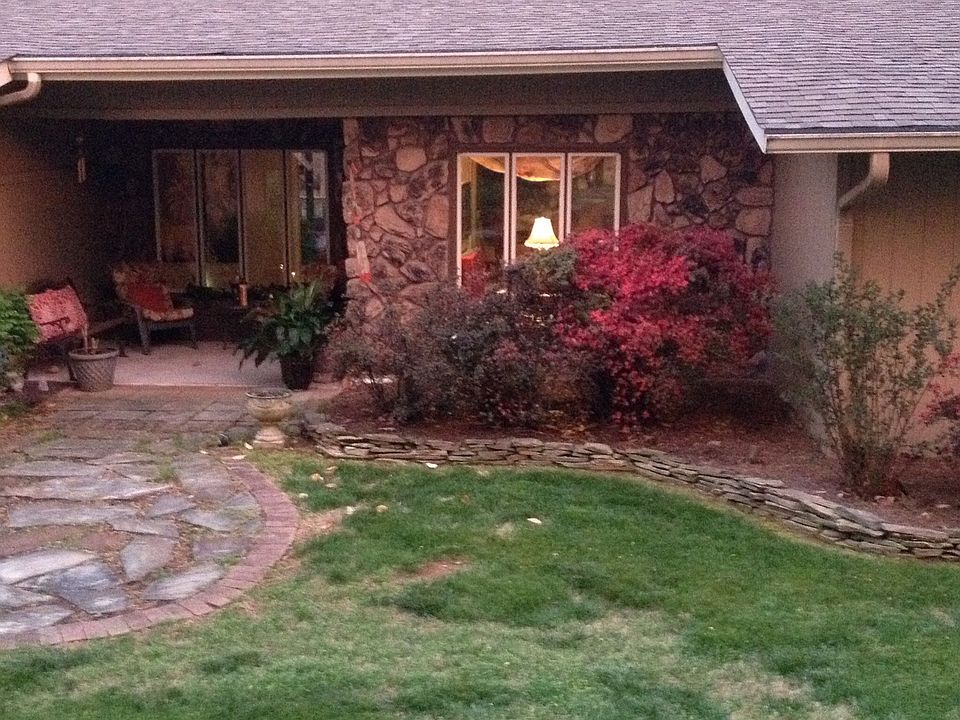 2nd image of 2807 Steven Dr