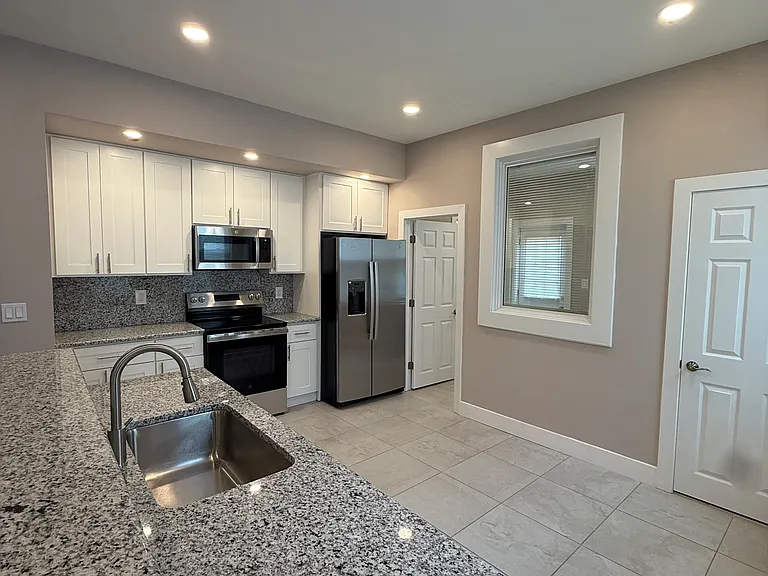507 E Washington Ln — Photo 8