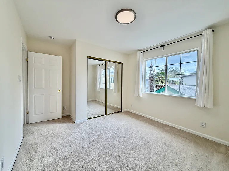 712 Prospect Row — Photo 21