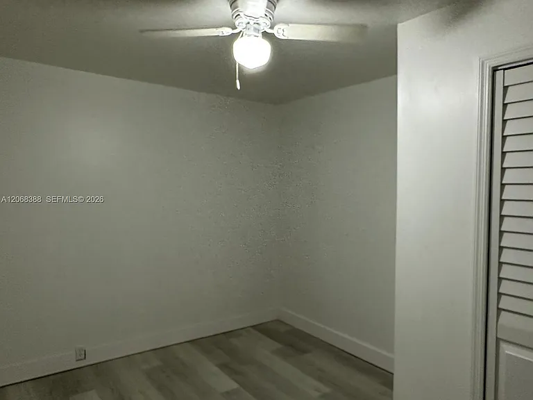 321 NE 2nd St #3 — Photo 5