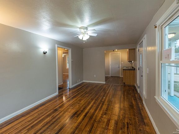 3rd image of 213 S Clark St
