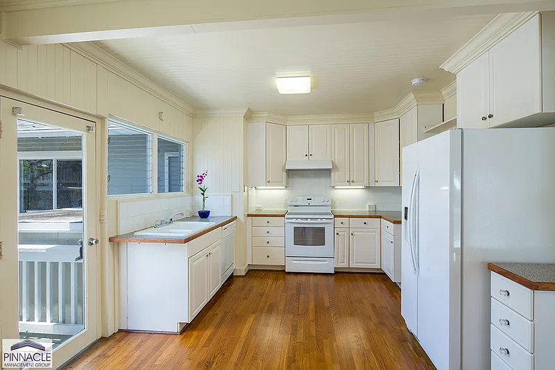 3 bed, 2.0 bath, 1967 sqft, $5,000 — Photo 3