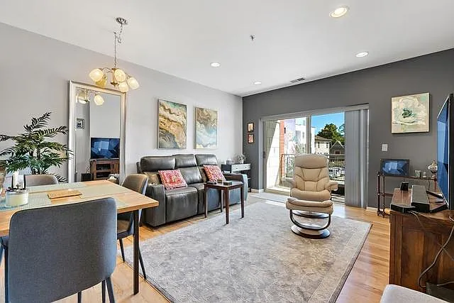 2 bed, 988 sqft, $2,995 — Photo 1