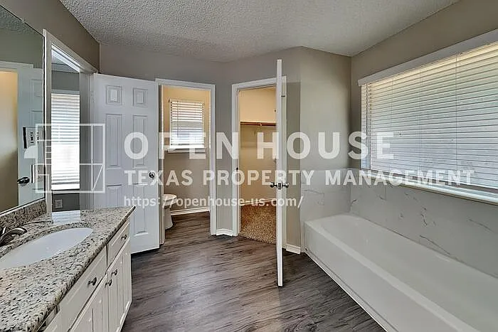 6880 Hickory Hollow Ln — Photo 11