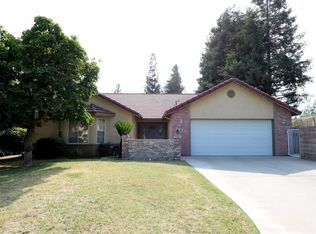 1022 N Crenshaw Ct, Visalia, CA 93291
