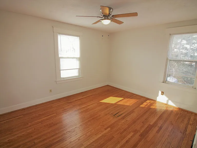 5517 Warren Ave — Photo 9