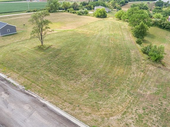 3rd image of 435 Scenic Dr