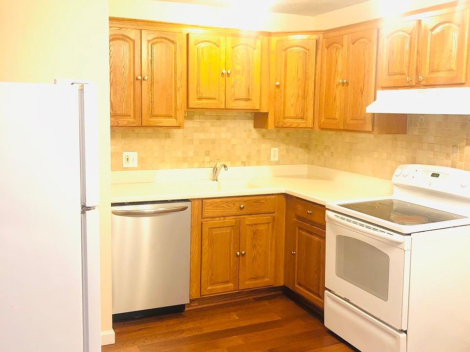 1st image of 925 Hancock St APT 15