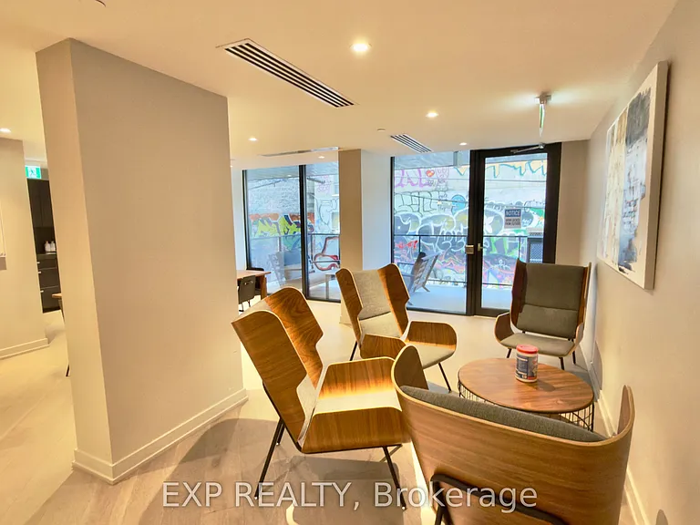 458 Richmond St W #401 — Photo 24