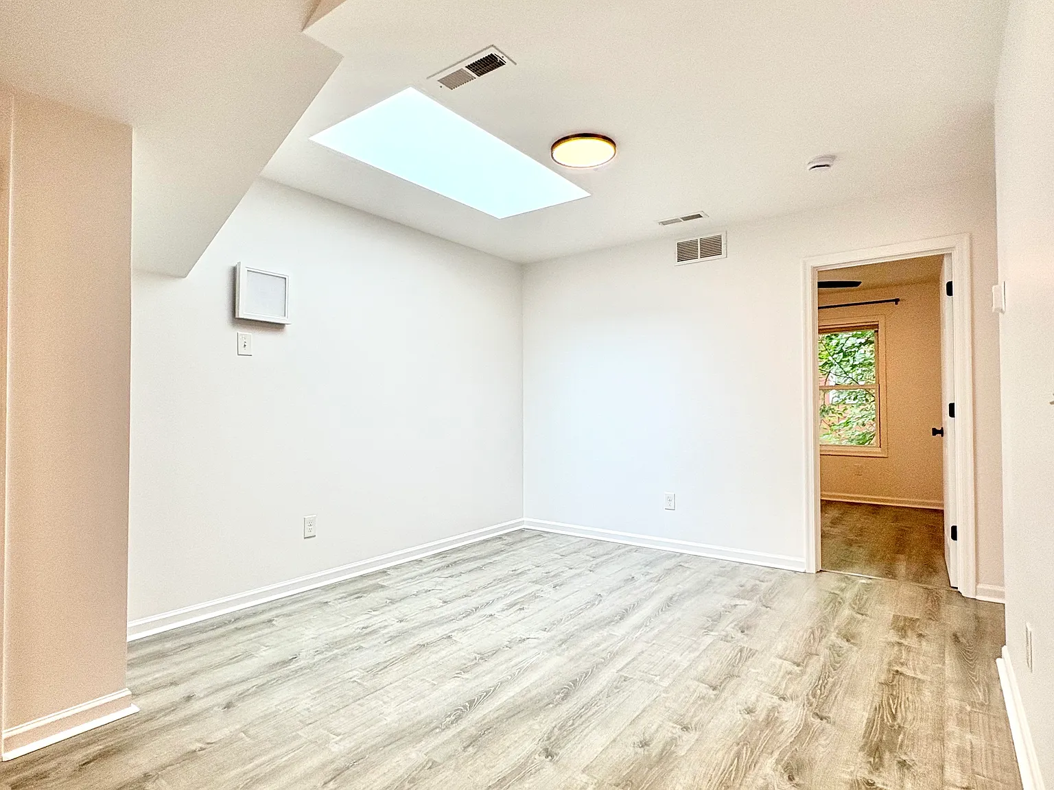 3 bed, 1700 sqft, $2,100 — Photo 3