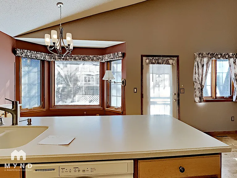 2402 S Gray Dr — Photo 9