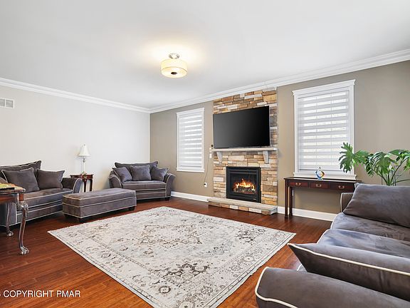 2nd image of 117 Fernwood Rd