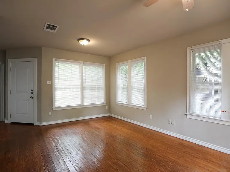 4903 Caswell Ave — Photo 13