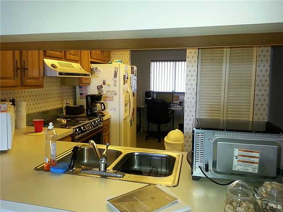 3rd image of 103 1st St E APT 106