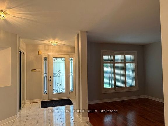 5th image of 24 Arborview Cres