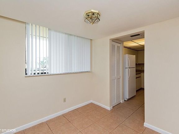 4th image of 1825 Tarpon Ln APT 305