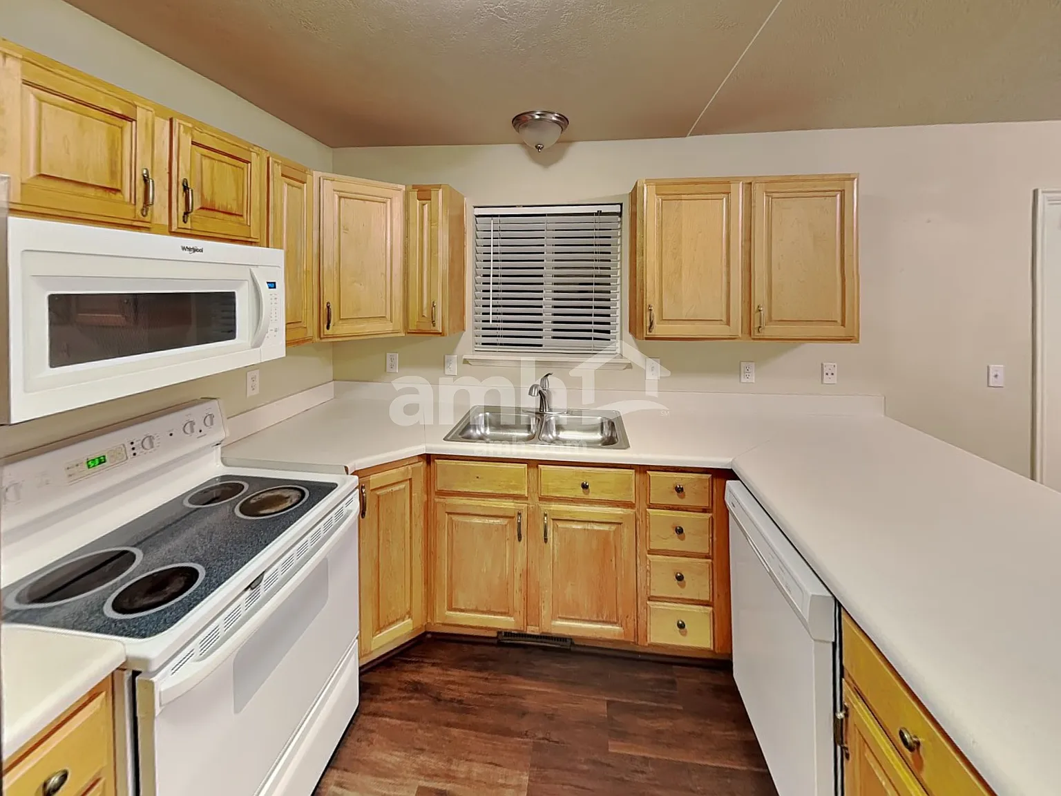 5 bed, 3.0 bath, 2556 sqft, $2,525 — Photo 4
