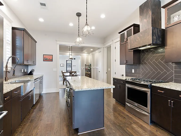 1034 Burchwood Ave — Photo 15