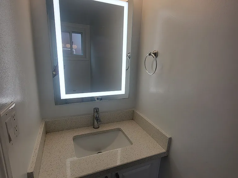 28 Holsworthy Cres — Photo 16