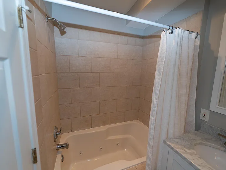 1119 Race St — Photo 11