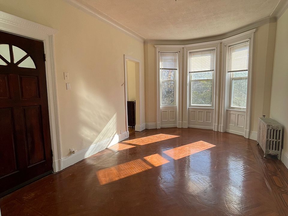 1st image of 368 E 26th St #2