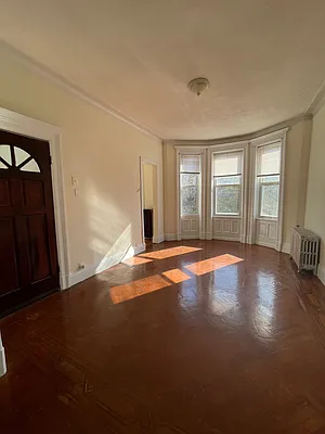 Rented by NYC LUXURY APT RENTALS CO LLC | media 1