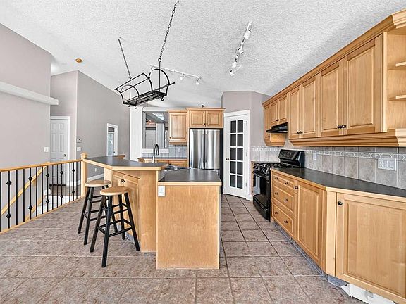 5th image of 311 E Royal Crest Bay NW