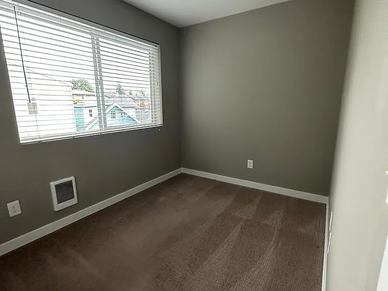 4236 7th Ave NE — Photo 19