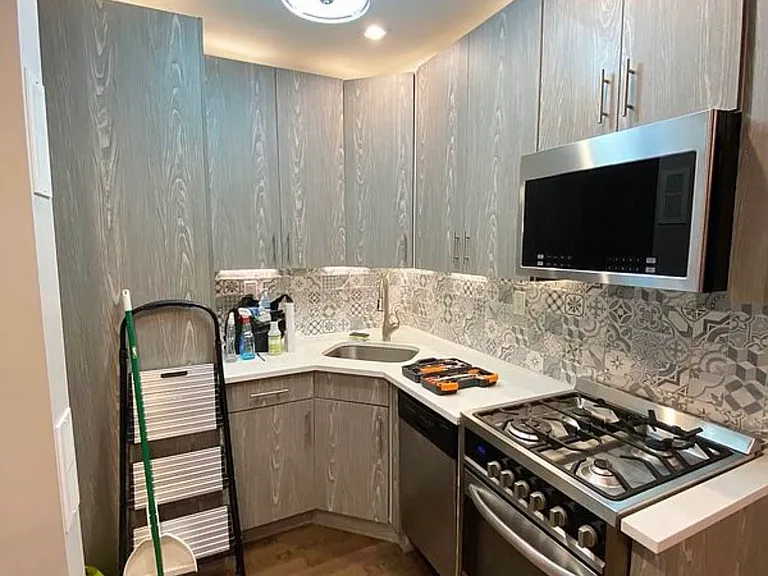 612 W 182nd St #12 — Photo 3