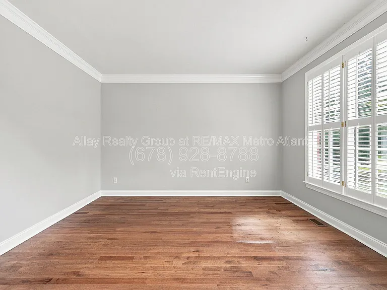 6725 Ridgefield Dr — Photo 7
