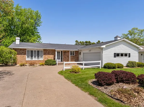 911 Sunrise Cir, Muscatine, IA 52761