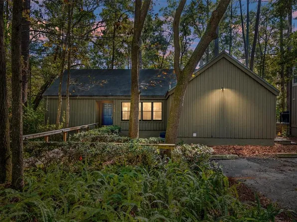 8305 SW 46th Ln, Gainesville, FL 32608