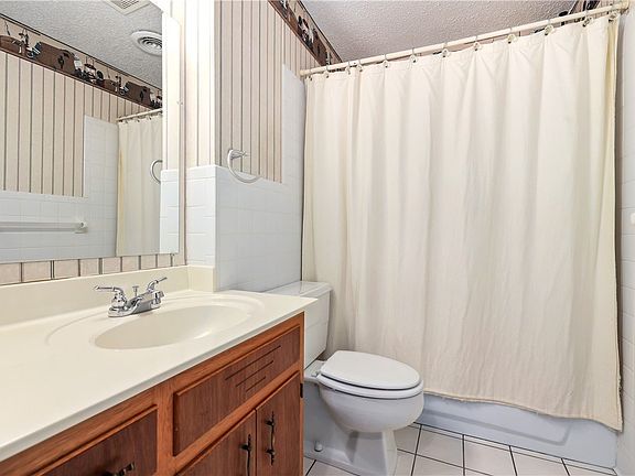 4th image of 332 W Wren Cir