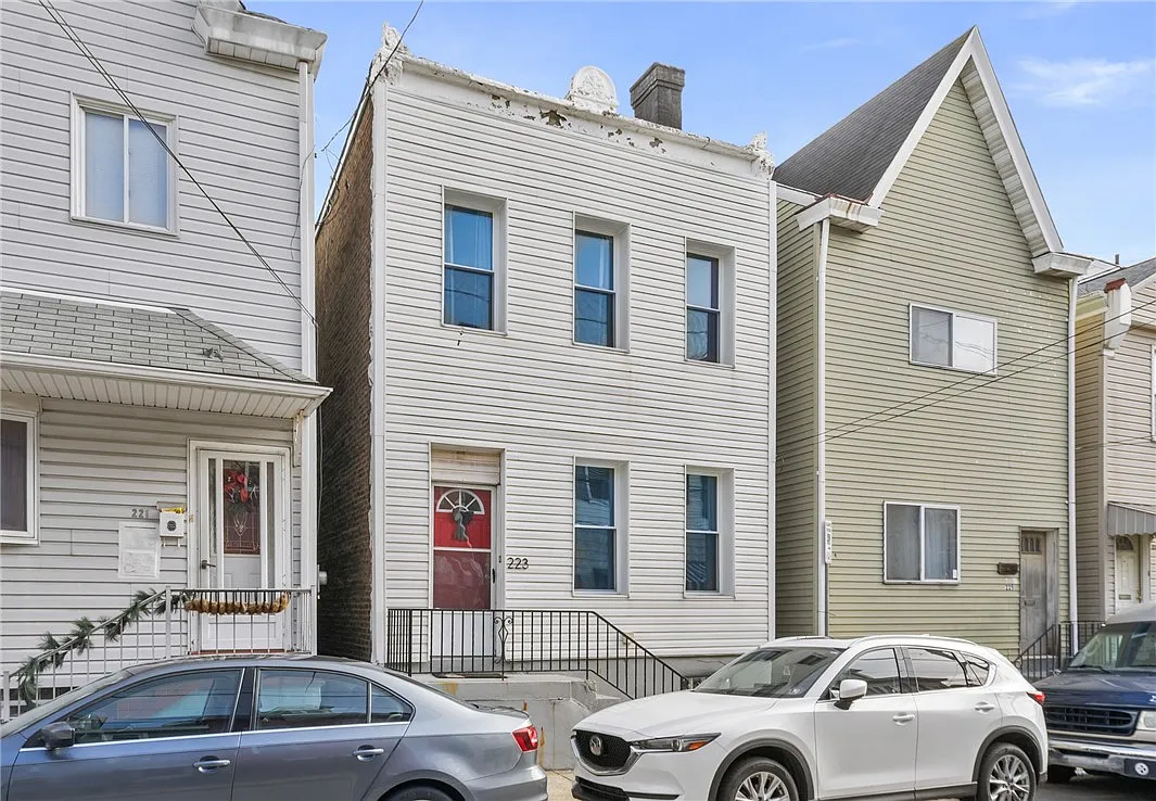 223 Edmond St photo 1